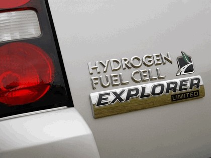 2006 Ford Explorer Limited hydrogen fuel cell 3
