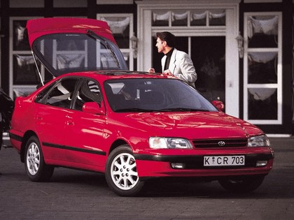 1992 Toyota Carina E ( ST190 ) liftback 1