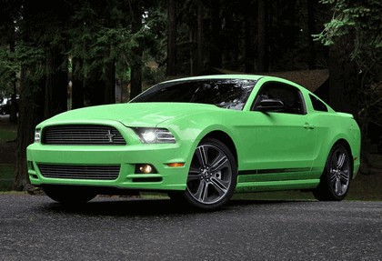 2012 Ford Mustang V6 19