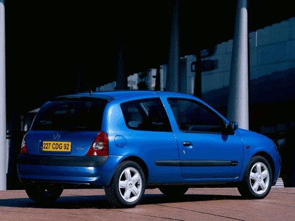 2001 Renault Clio 3-door 2