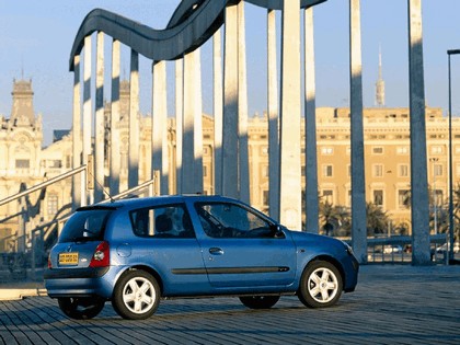 2001 Renault Clio 3-door 8