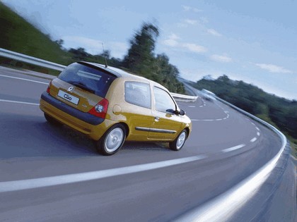2001 Renault Clio 3-door 9