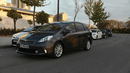 2012 Toyota Prius+ 10