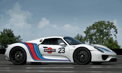 2012 Porsche 918 Spyder prototype in Martini Racing design 8