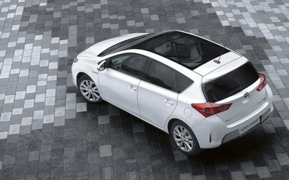 2012 Toyota Auris Hybrid 13