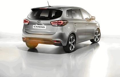 2012 Kia Carens 11