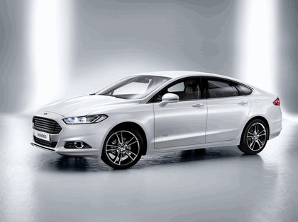 2013 Ford Mondeo sedan hybrid 1