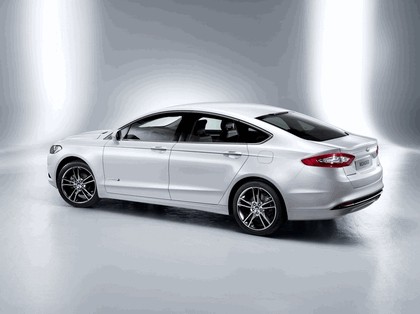 2013 Ford Mondeo sedan hybrid 2