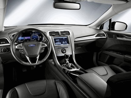 2013 Ford Mondeo sedan hybrid 3