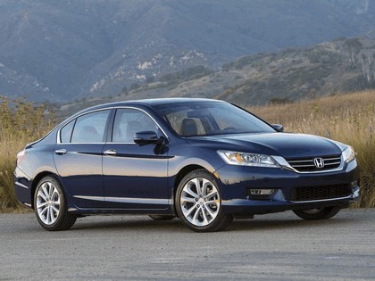 2013 Honda Accord Touring V6 sedan 4