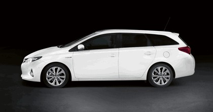 2012 Toyota Auris Touring Sports 2