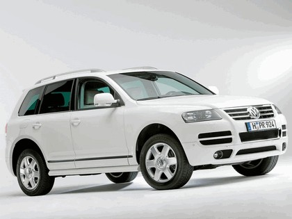 2006 Volkswagen Touareg in candy white 1