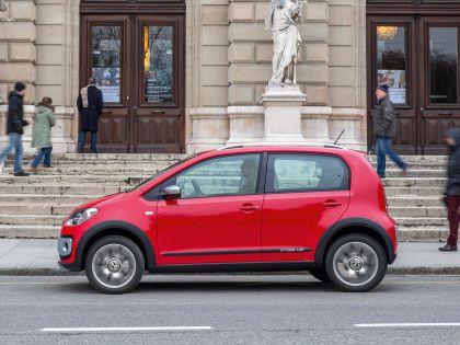 2013 Volkswagen Cross Up 7