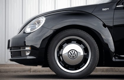 2013 Volkswagen Beetle cabriolet 50s edition - UK version 9