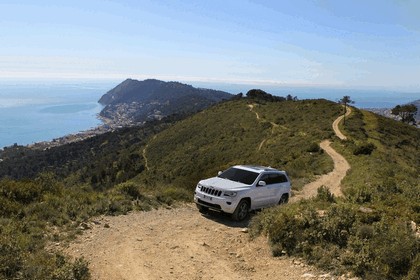 2013 Jeep Grand Cherokee Overland - Europe version 5