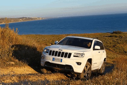 2013 Jeep Grand Cherokee Overland - Europe version 11