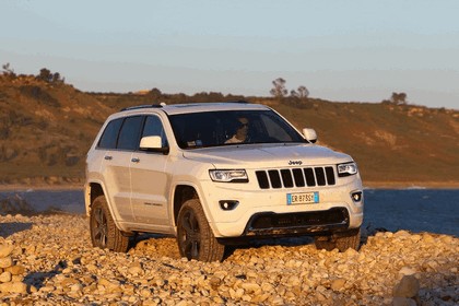 2013 Jeep Grand Cherokee Overland - Europe version 14