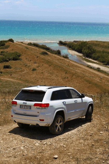 2013 Jeep Grand Cherokee Overland - Europe version 24