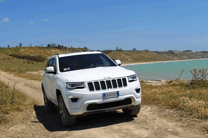 2013 Jeep Grand Cherokee Overland - Europe version 25