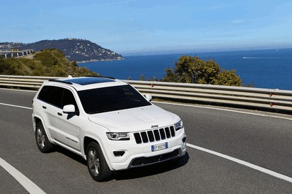 2013 Jeep Grand Cherokee Overland - Europe version 26