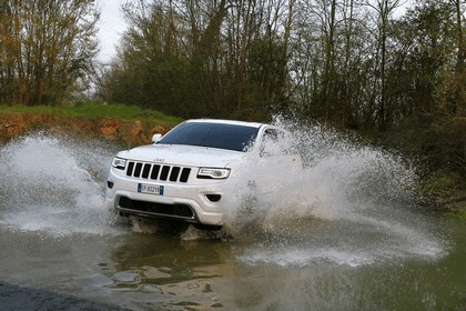 2013 Jeep Grand Cherokee Overland - Europe version 29