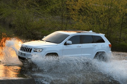 2013 Jeep Grand Cherokee Overland - Europe version 30