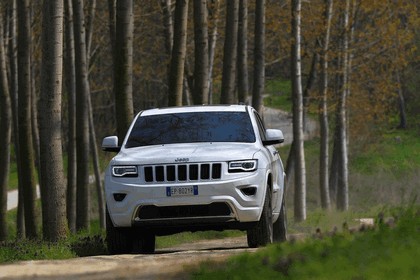 2013 Jeep Grand Cherokee Overland - Europe version 34