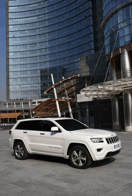 2013 Jeep Grand Cherokee Overland - Europe version 37