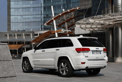 2013 Jeep Grand Cherokee Overland - Europe version 39