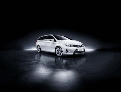 2013 Toyota Hybrid Touring Sports 1