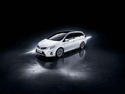 2013 Toyota Hybrid Touring Sports 2