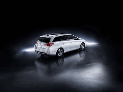 2013 Toyota Hybrid Touring Sports 3