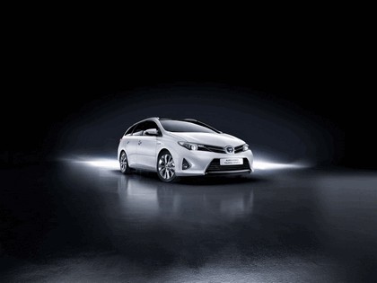 2013 Toyota Hybrid Touring Sports 4