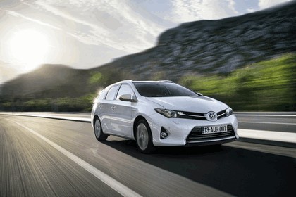 2013 Toyota Hybrid Touring Sports 7