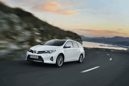 2013 Toyota Hybrid Touring Sports 9