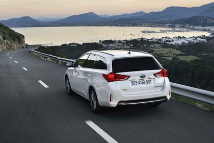 2013 Toyota Hybrid Touring Sports 13