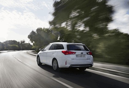 2013 Toyota Hybrid Touring Sports 16