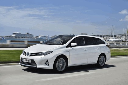 2013 Toyota Hybrid Touring Sports 17