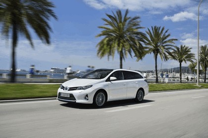 2013 Toyota Hybrid Touring Sports 18