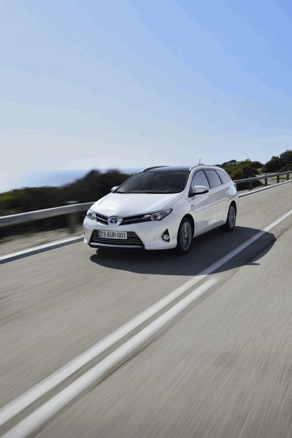 2013 Toyota Hybrid Touring Sports 19