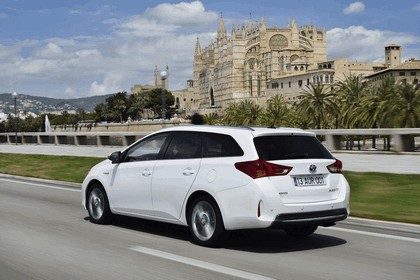 2013 Toyota Hybrid Touring Sports 21