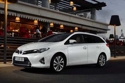 2013 Toyota Hybrid Touring Sports 22