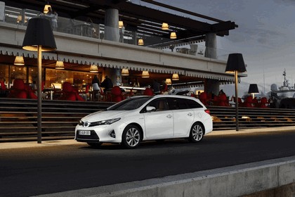 2013 Toyota Hybrid Touring Sports 23