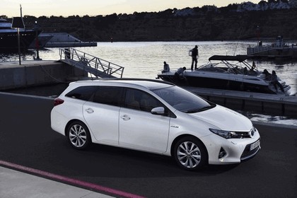 2013 Toyota Hybrid Touring Sports 25