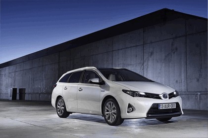 2013 Toyota Hybrid Touring Sports 26