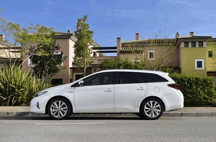 2013 Toyota Hybrid Touring Sports 27