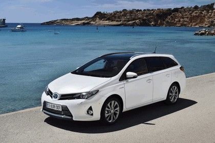 2013 Toyota Hybrid Touring Sports 28