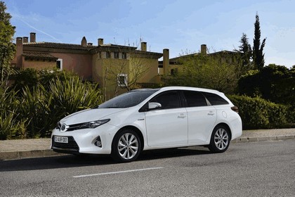 2013 Toyota Hybrid Touring Sports 31