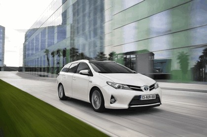 2013 Toyota Hybrid Touring Sports 34