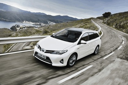 2013 Toyota Hybrid Touring Sports 41